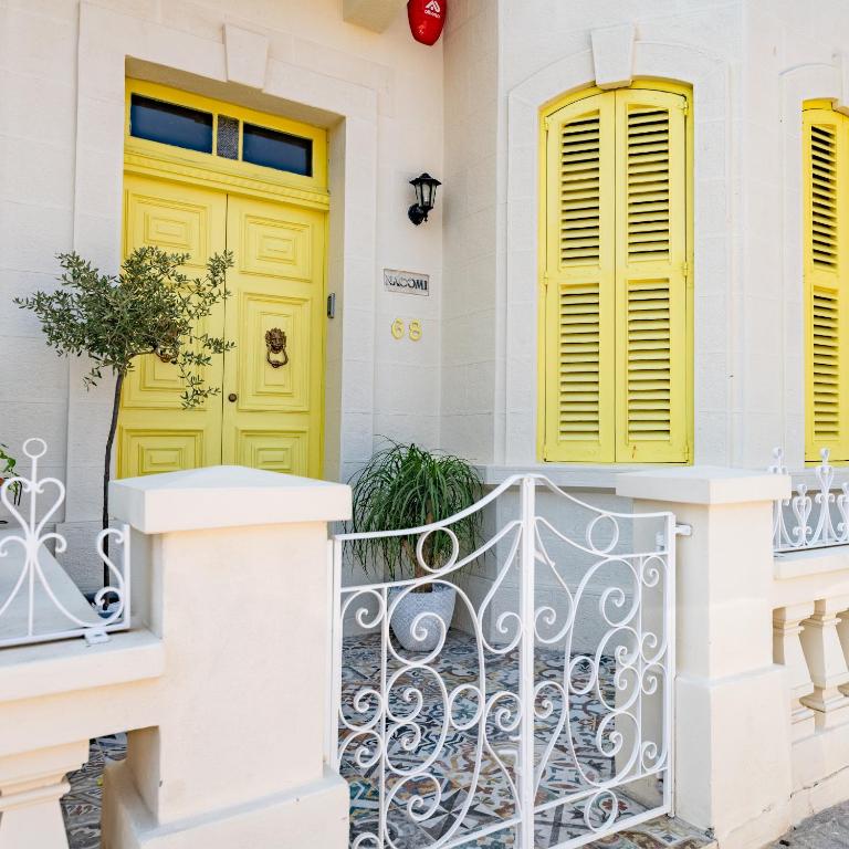 7Br 7 En-suite seafront house jacuzzi, Saint Julianʼs