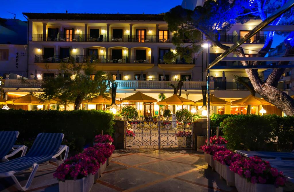Hotel Miramar Mallorca — Hotel building in Puerto Pollensa, Balearic Islands