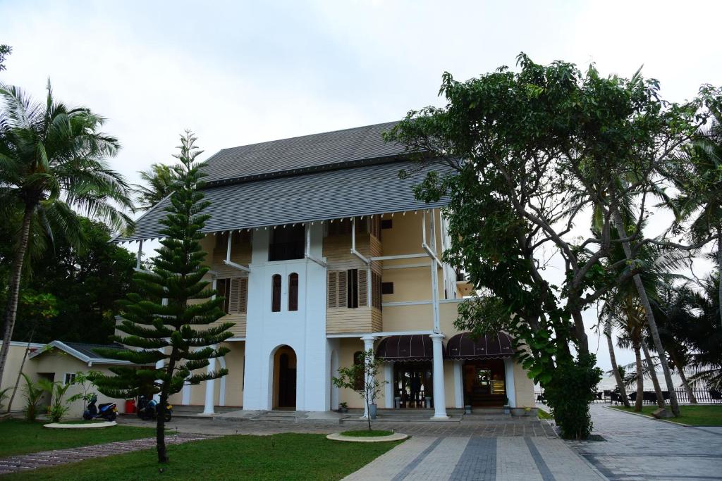 Leaf on Lagoon - Family Restaurant and Transit Hotel — Hotel in Negombo