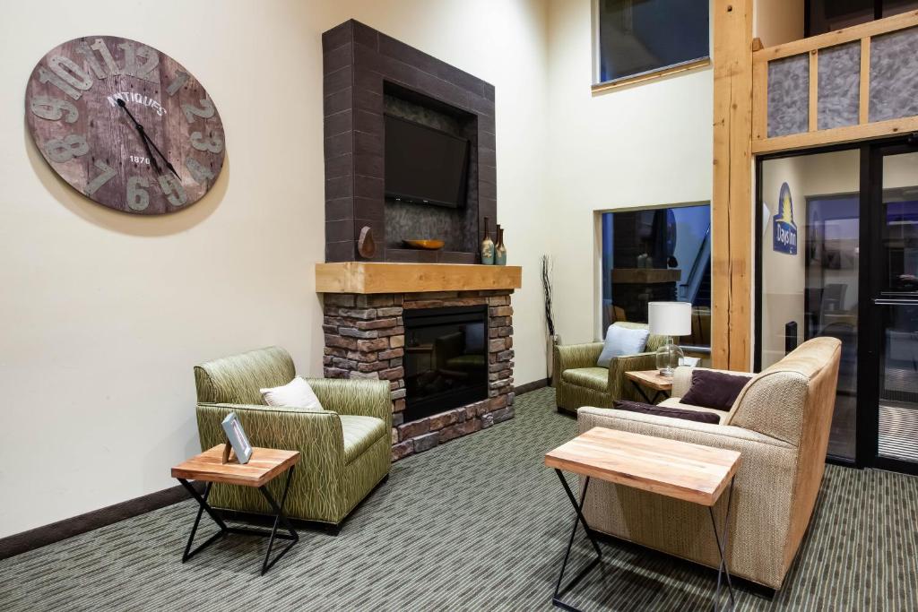 Days Inn by Wyndham Cadillac photo