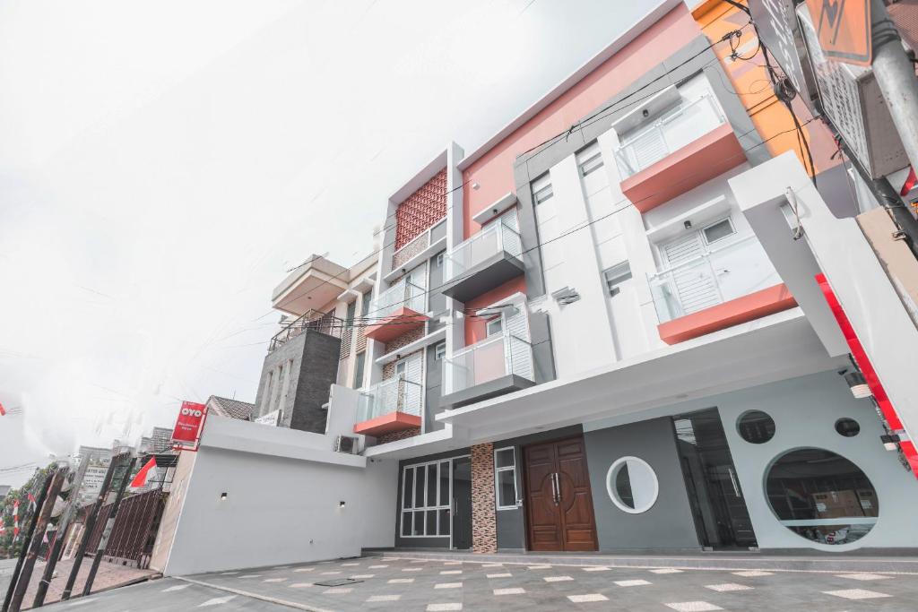 Super OYO 1487 Residence Khoe