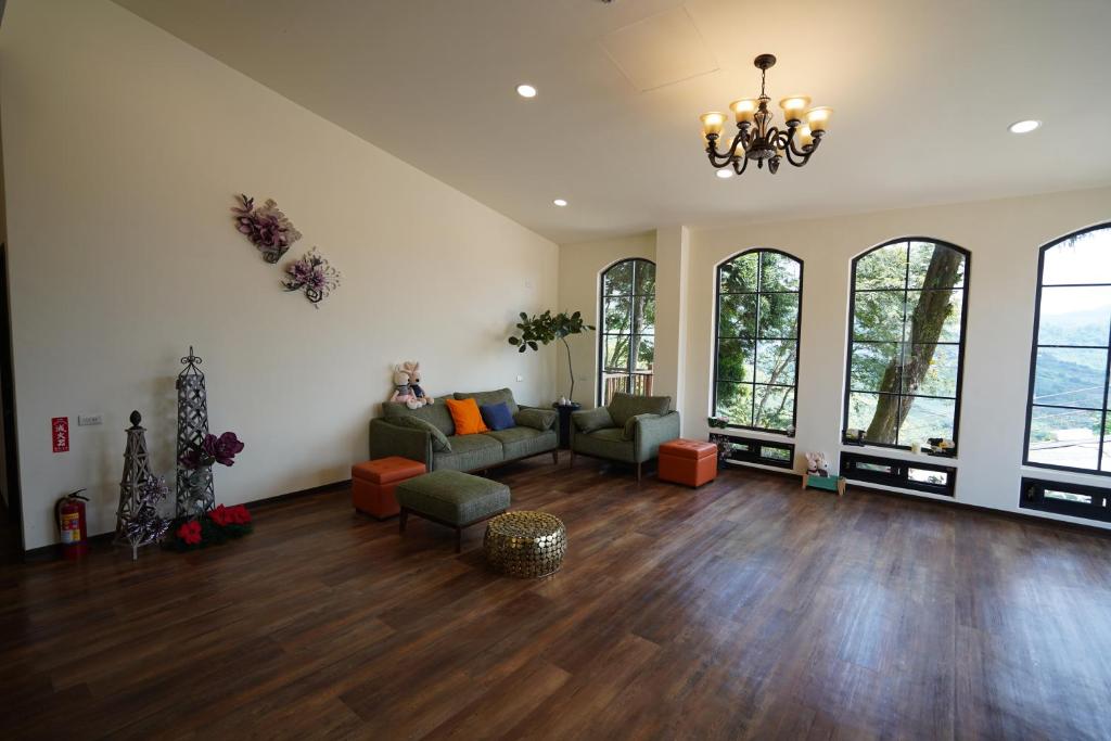 Shared lounge/TV area