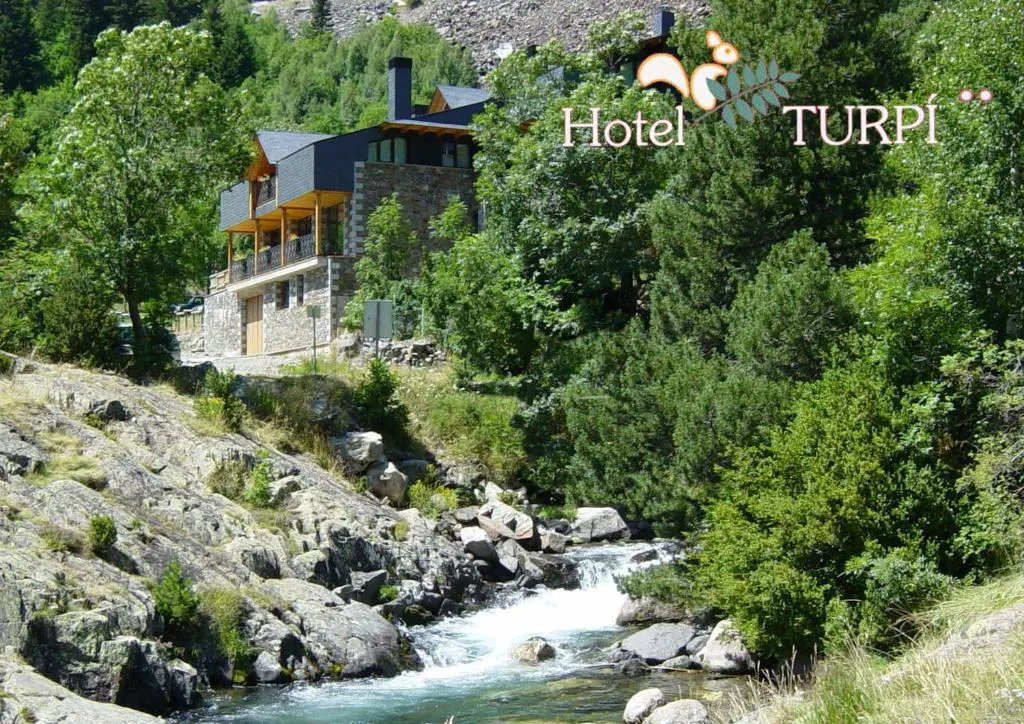 HOTEL TURPÍ，位于贝纳斯克的酒店