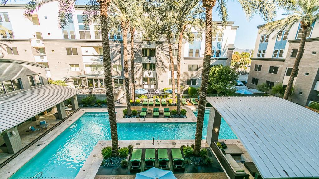 Shopping & Dining 1 Mile - 24 Hour Pool with Parking - 4037 photo