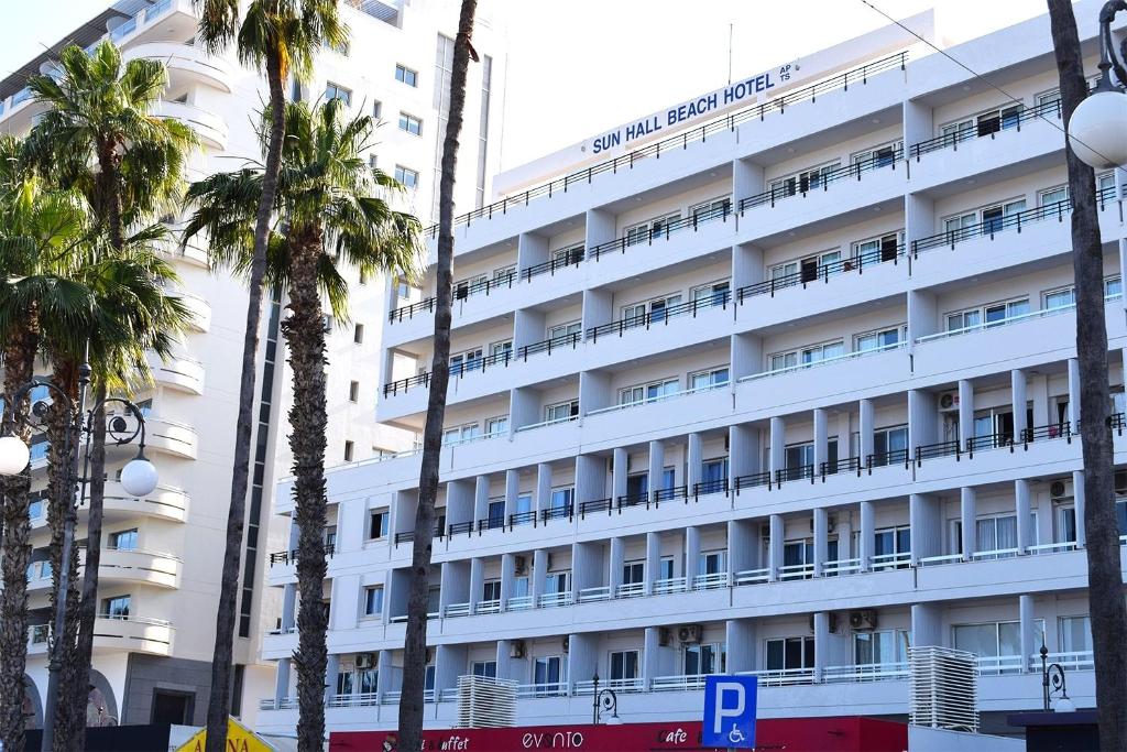 Sun Hall Beach Hotel Apartments — Hotel in Larnaca