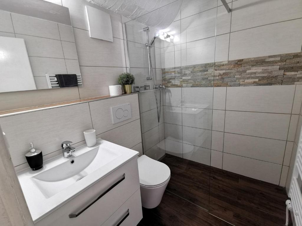 Apartments Steinbock - Mountain Views & Central Location - 5
