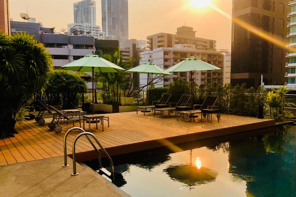 Oakwood Residence Sukhumvit 24 Hotel