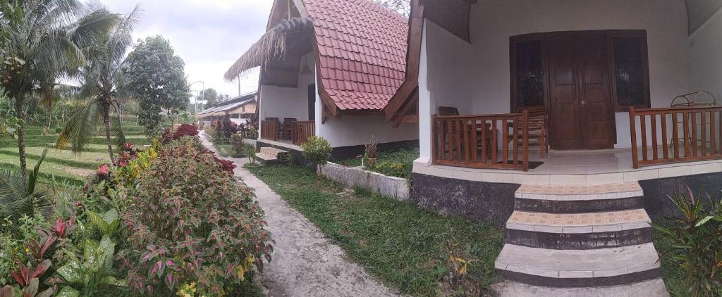 Bale Kembang Kuning photo