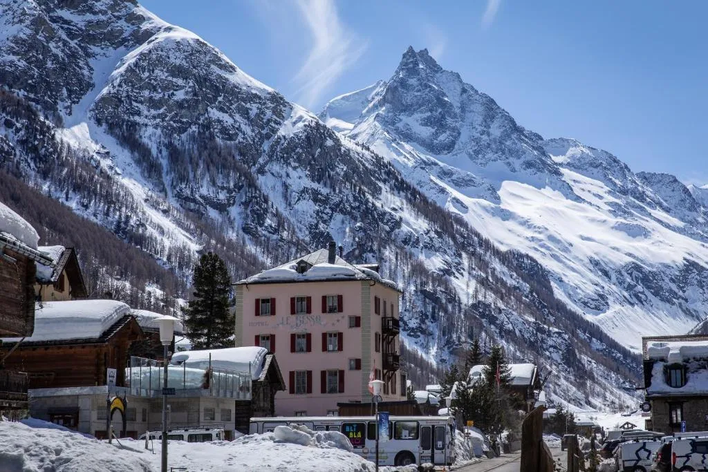 Hôtel Le Besso - Swiss Romantic Lodge Zinal，位于琪纳尔的酒店