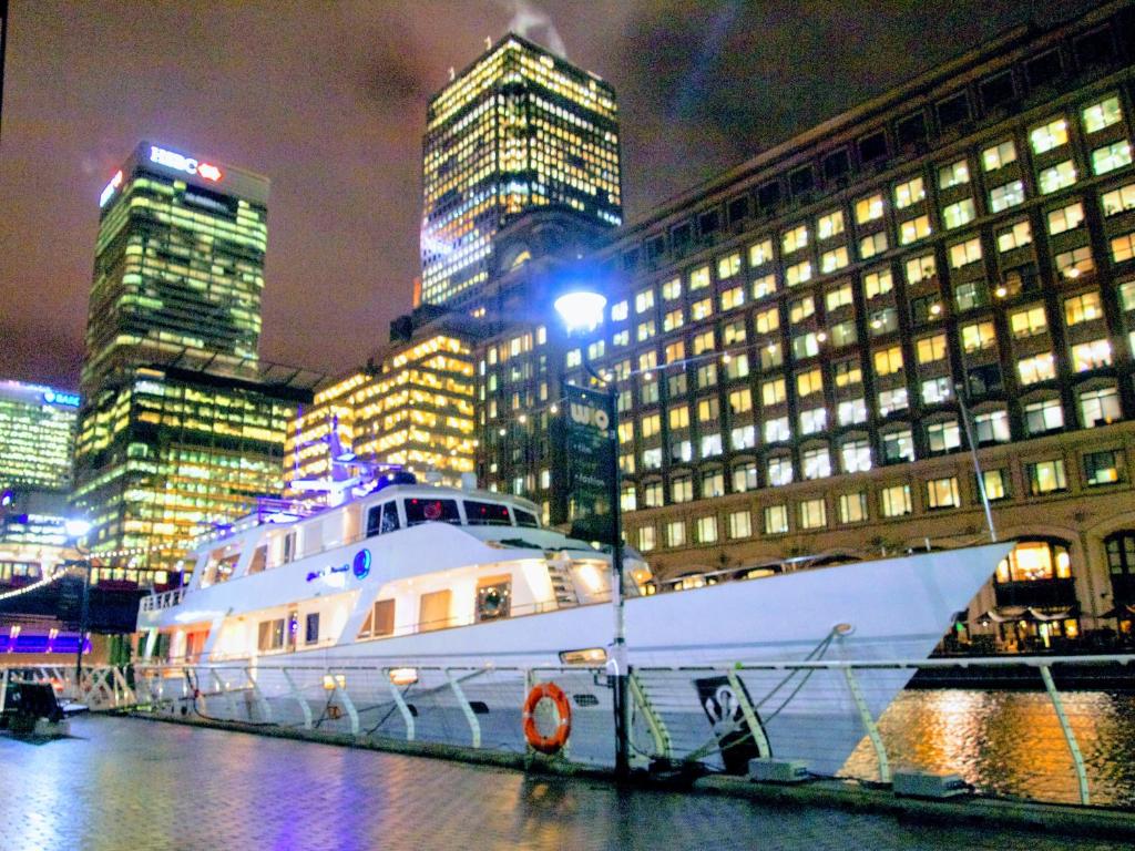 Absolute Pleasure Yacht photo
