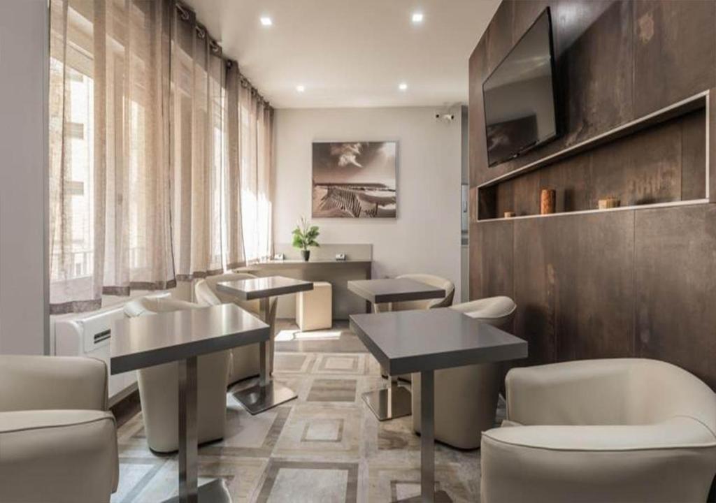 Astoria Deluxe rooms photo