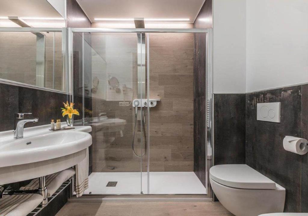Astoria Deluxe rooms photo