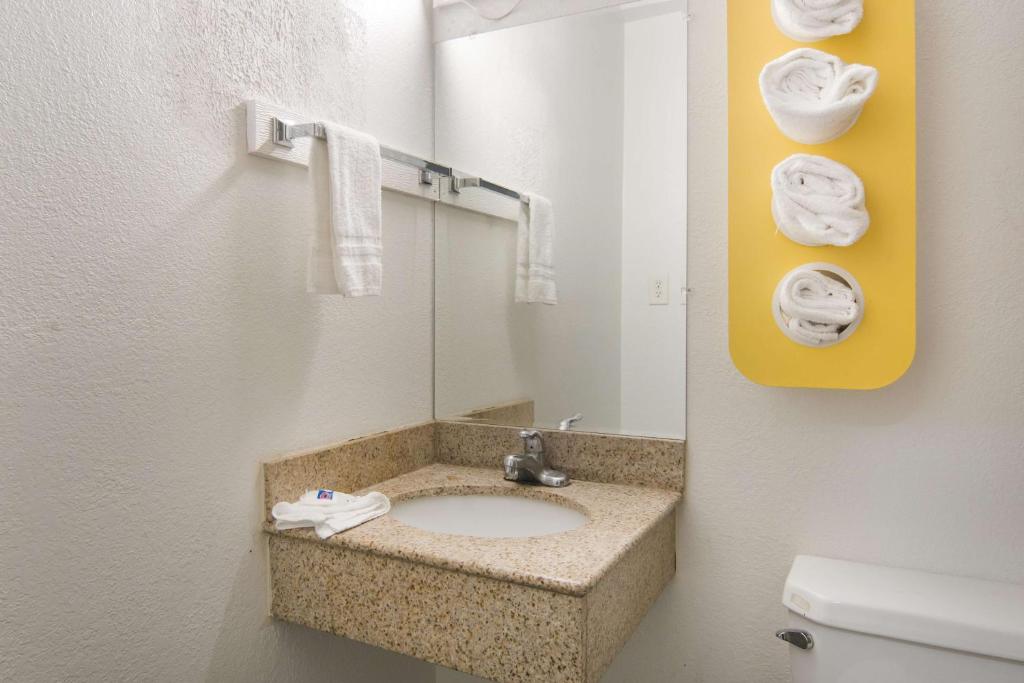 Motel 6-Fort Worth, TX - Seminary photo