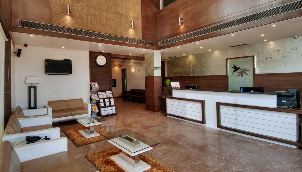 Pearl Hotel & Banquets Ahmedabad photo