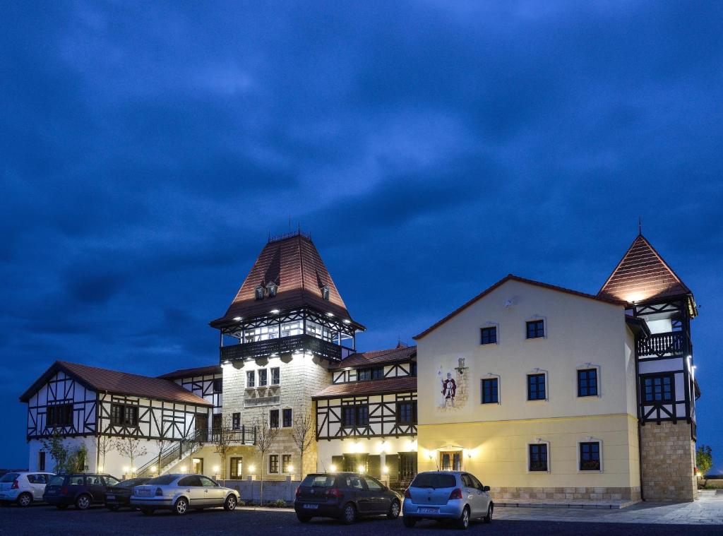 Hotel Castel Royal — Hotel in Mosnita Noua