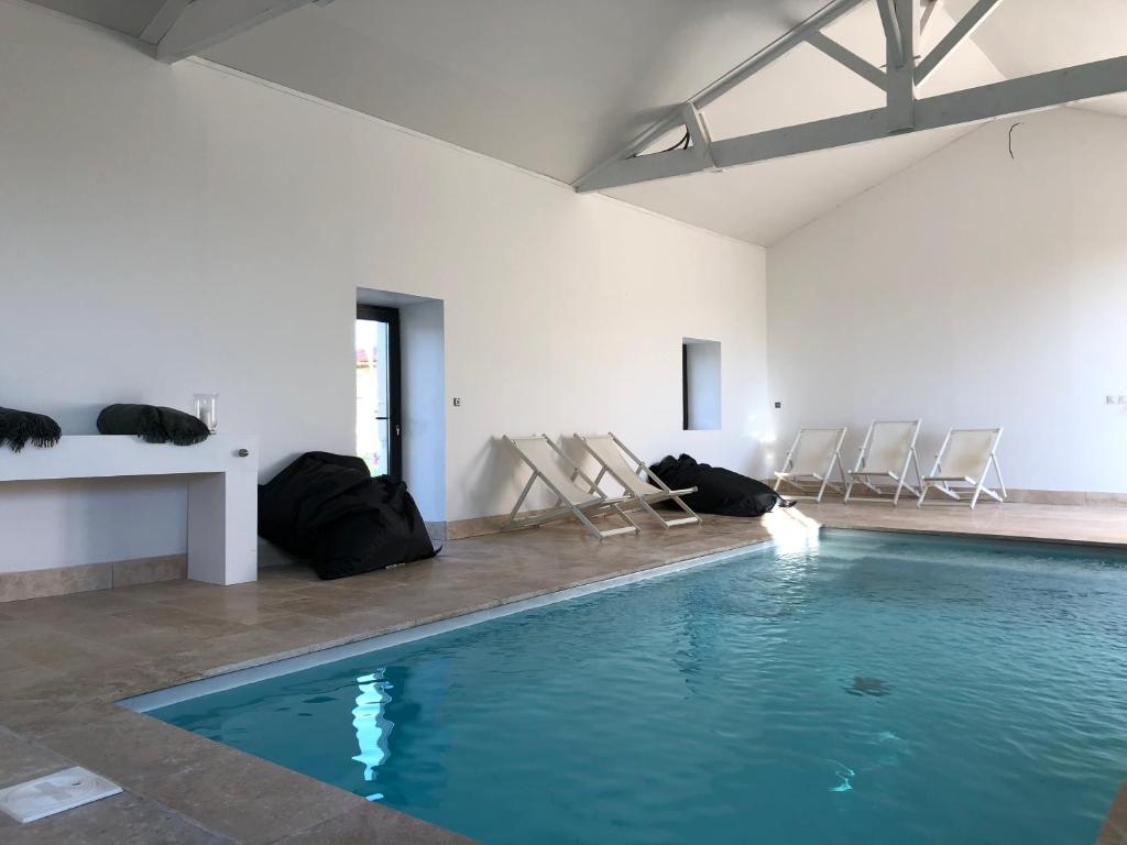 Chateau Bernon Maison d Hotes - Piscine et sauna photo