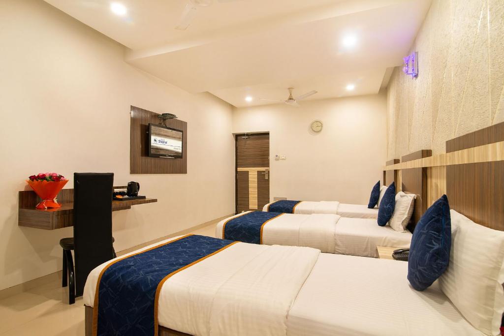 Hotel Sheetal Plaza photo