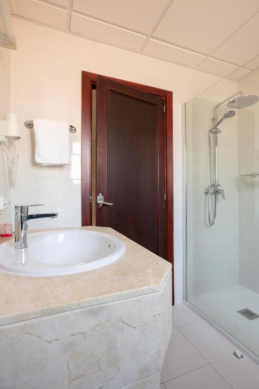 Hotel Gaya — Hotel rooms in Peguera, Balearic Islands