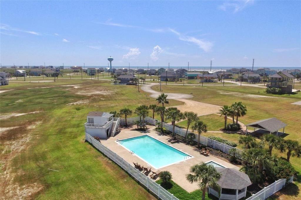 Popular attractions Area Nearby Property