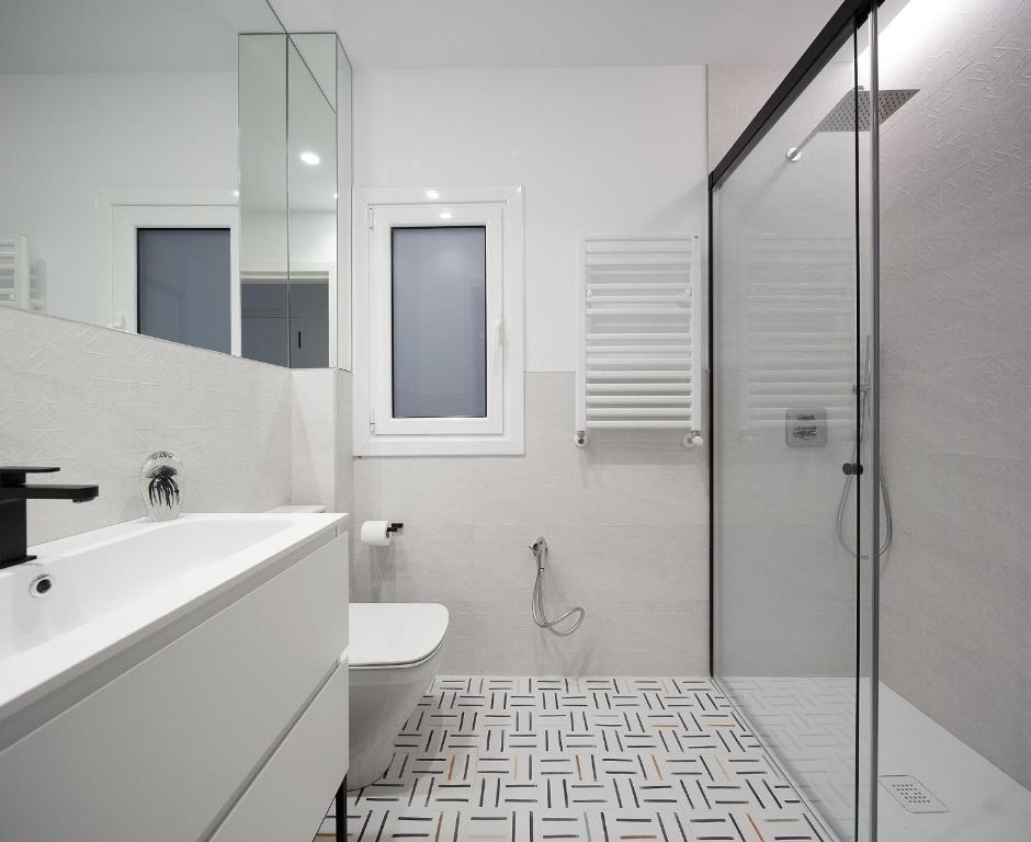 ARRASATE SUITE Stylish, Super Central and New. photo