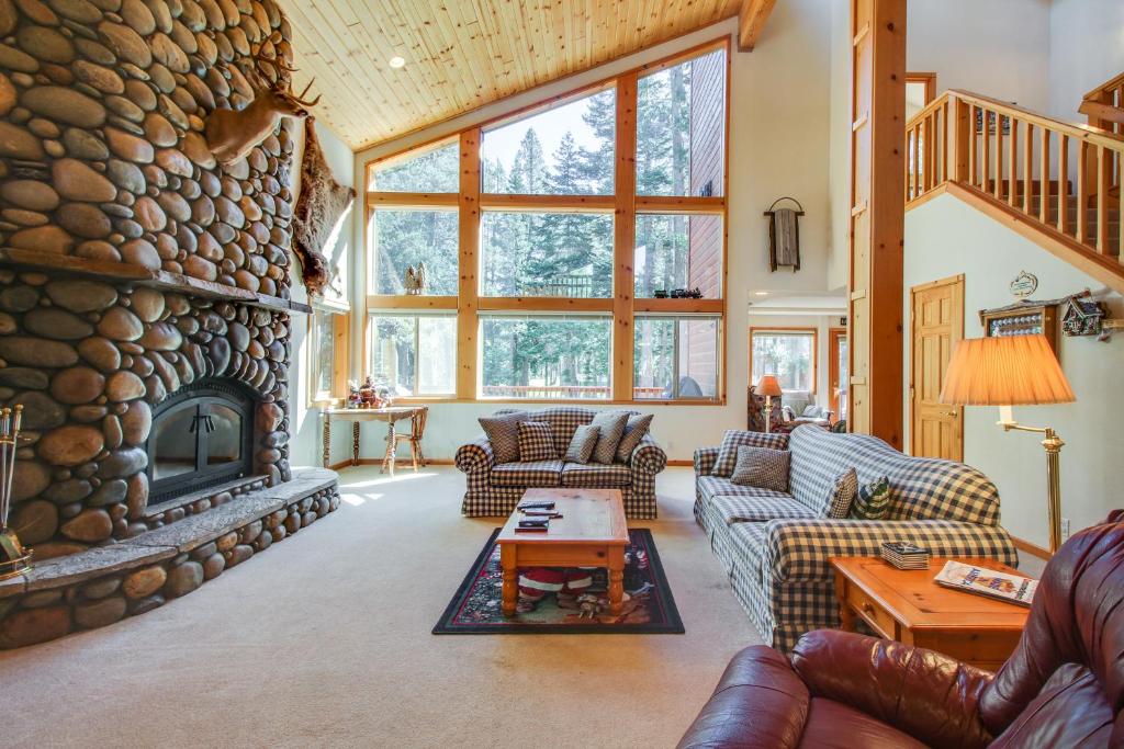 Snowpeak Tahoe Donner Golf Course Views, Truckee