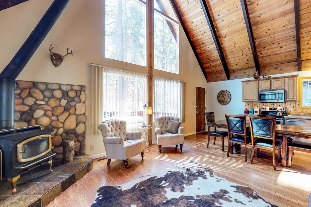 Charming Tahoe Chalet, Tahoe Valley