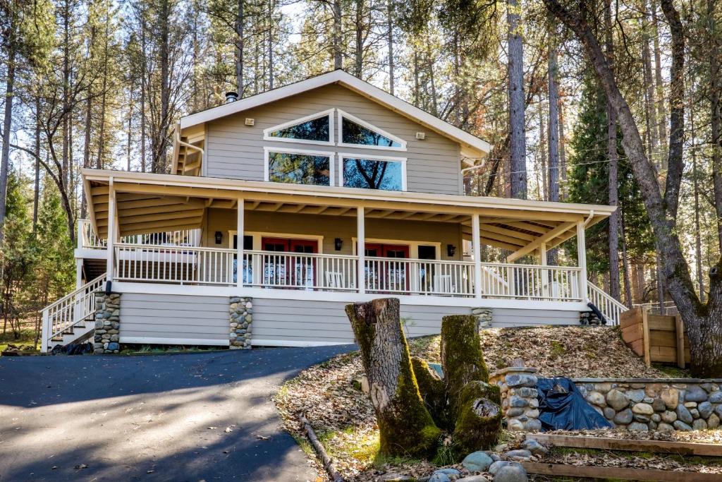 Pine Mountain Magic, Groveland