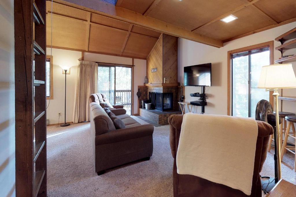 Living Pines Condominium — Hotel in Shaver Lake (CA)