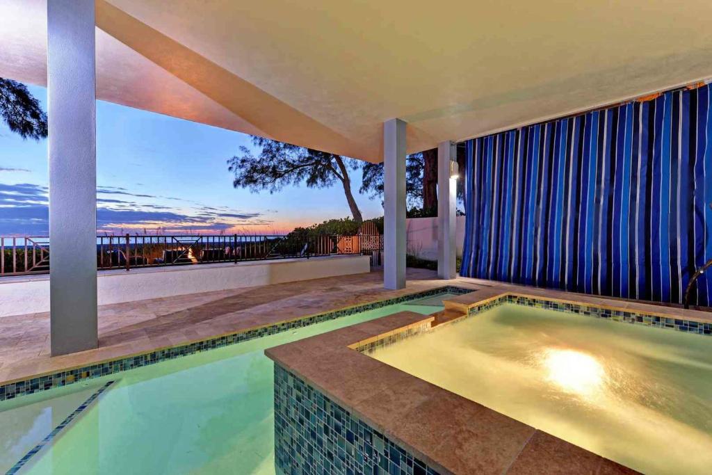 Wine Down, Ilexhurst