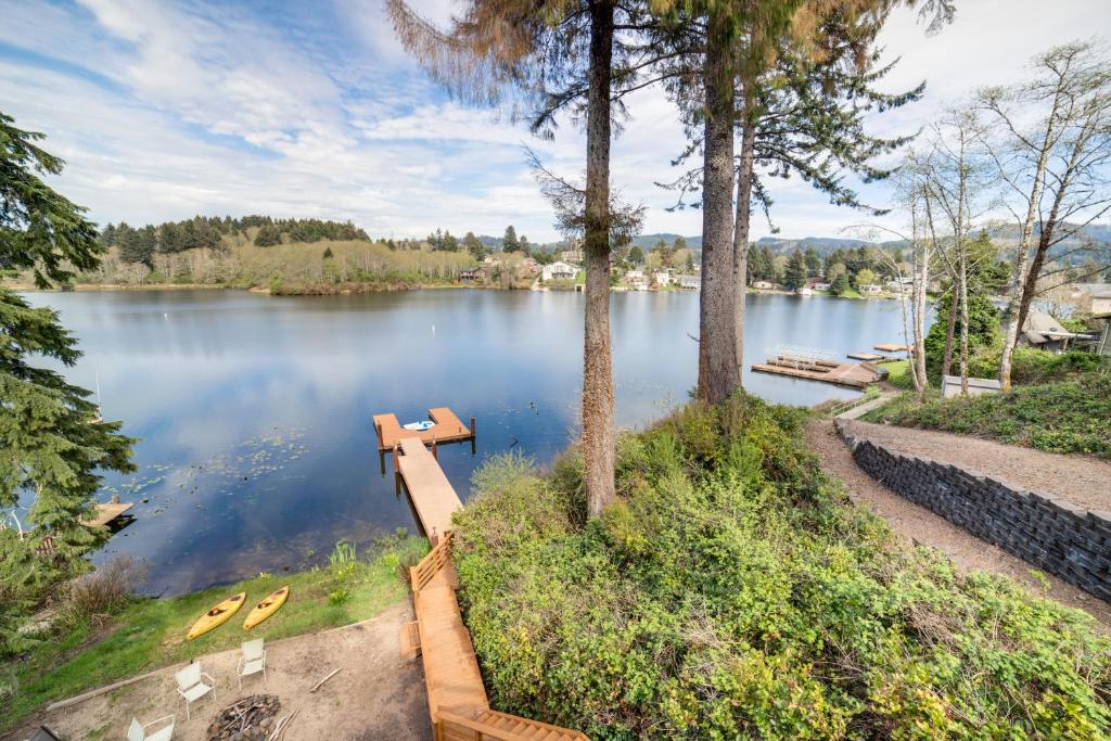 The Oasis on Devils Lake, Lincoln City