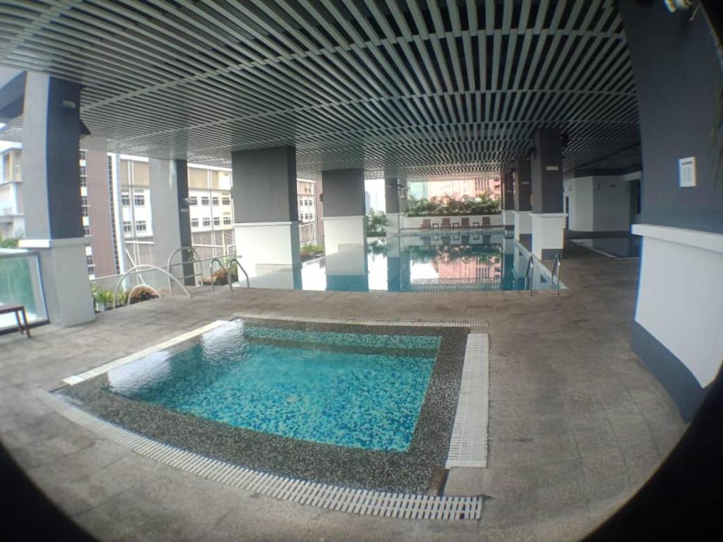 VUE RESIDENCES SERVICE SUITE 8 Pax photo