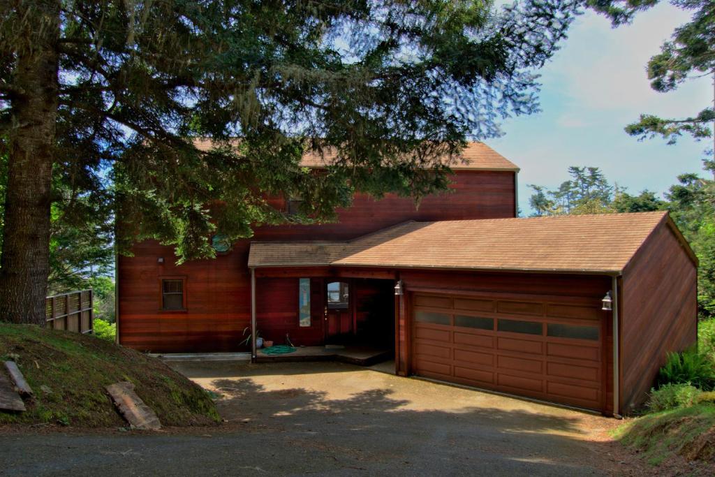 Whale Song, Mendocino