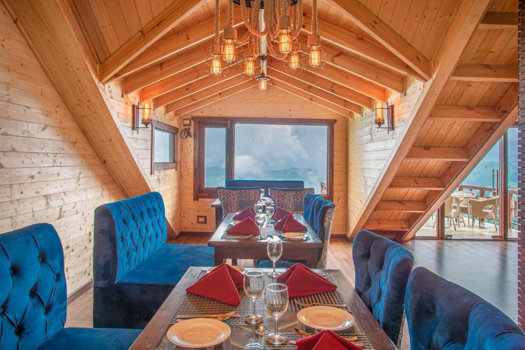 Restaurant, Woodays Resort in Shimla