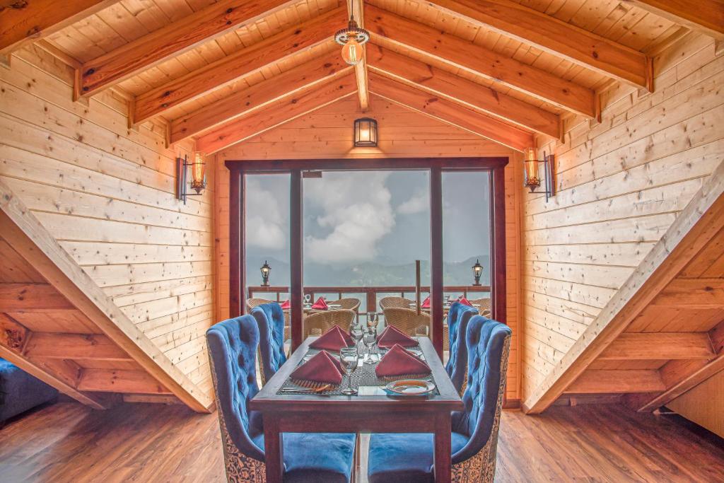 Restaurant, Woodays Resort in Shimla