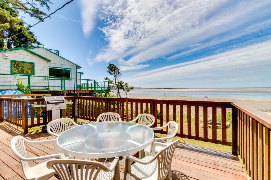 Happy Camp Beachfront Cabin, Netarts (OR) 2024 Reviews, Pictures & Deals