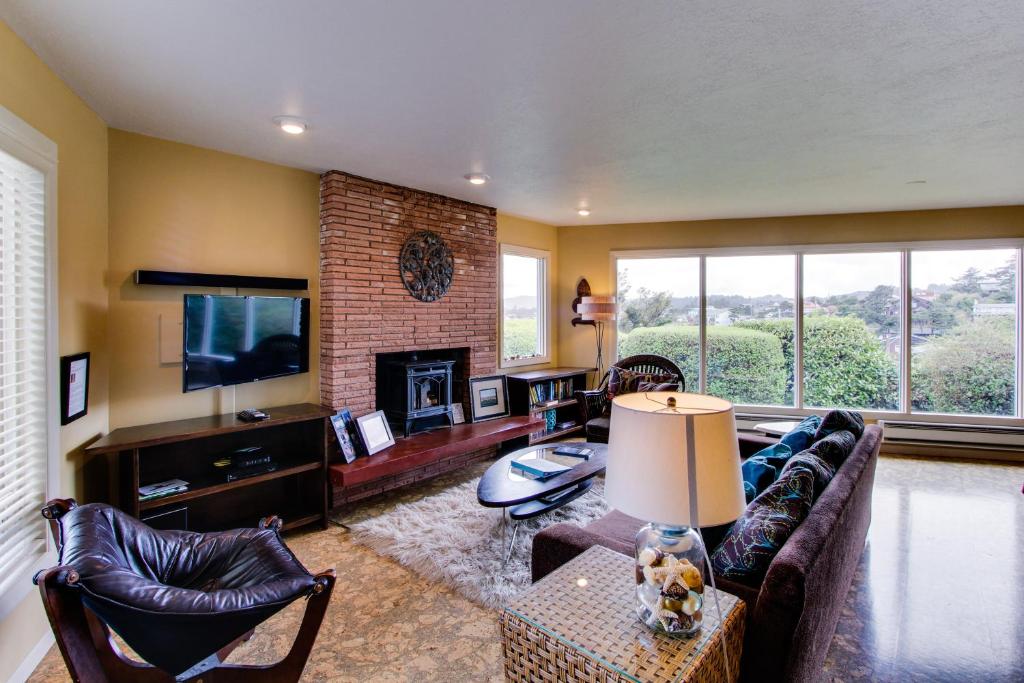 Jumping Scallops, Newport