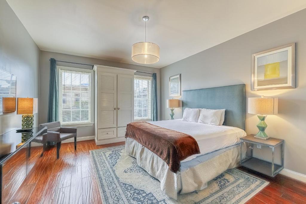 Savannah Lez Frederick: Gallery — Hotel in Savannah (GA)