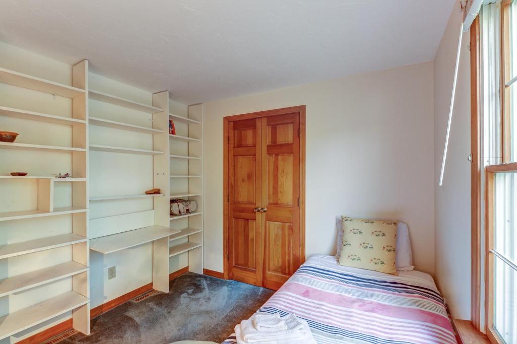 Hyannis Hideaway photo