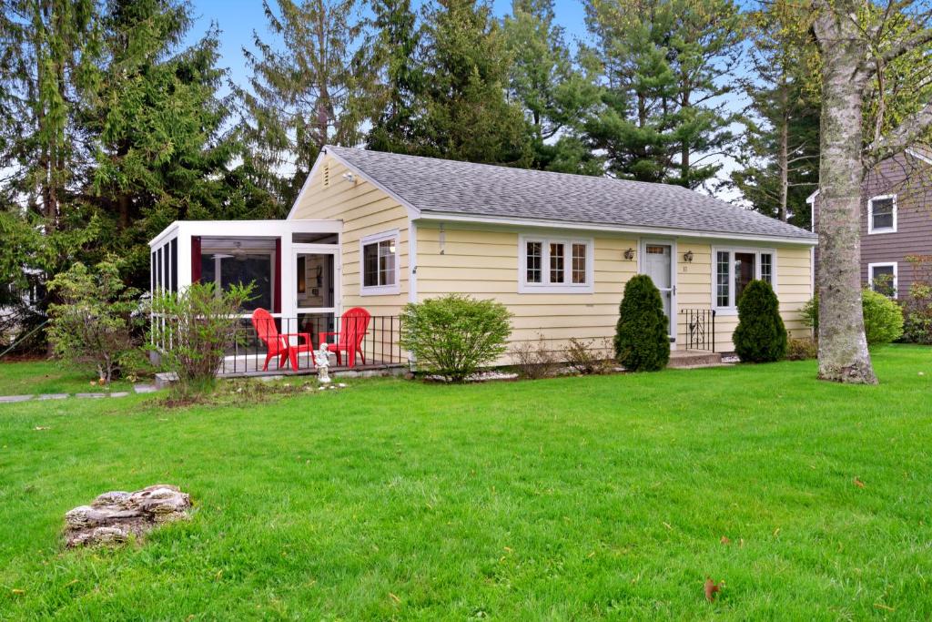 Pineapple Cottage By The Sea — Hotel in Ogunquit (ME)
