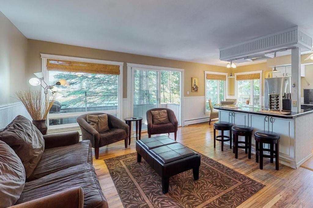 Driftwood 5, Sandpoint