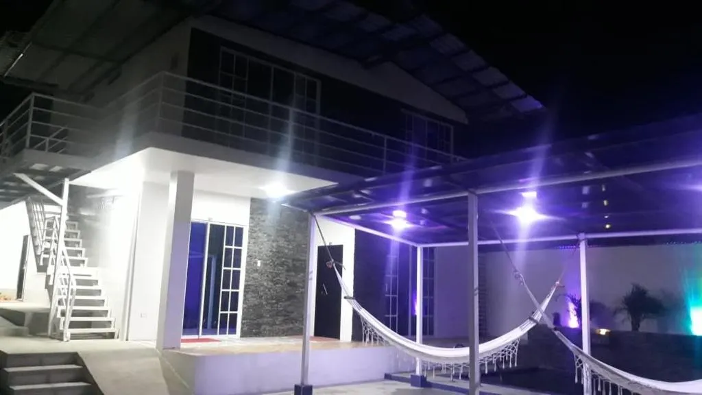 L'Vanna Hotel，位于佩德纳莱斯的酒店