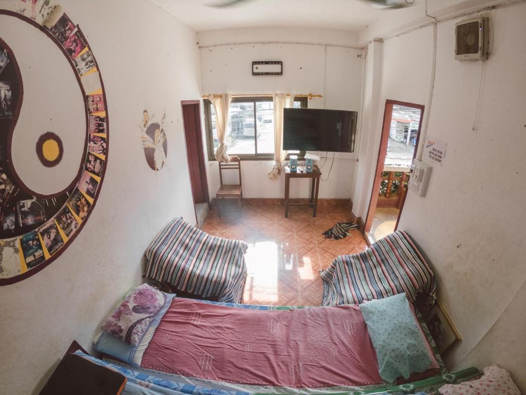 Shared lounge/TV area