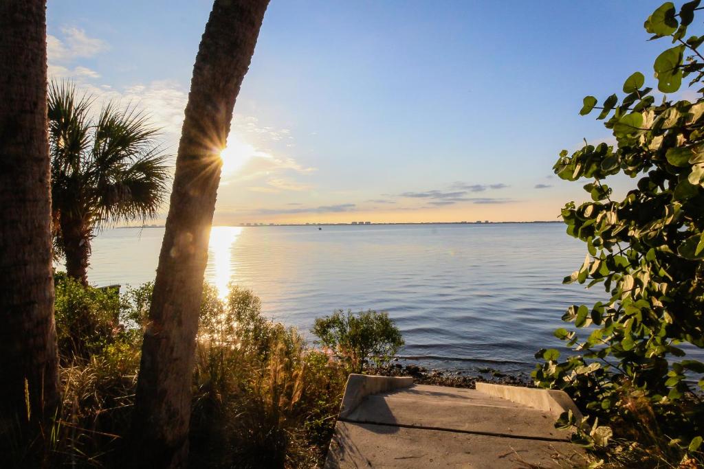 Sunsetter on Sapphire Shores photo