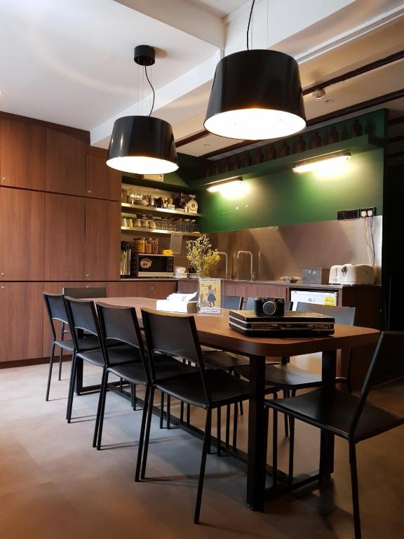 วิงค์ ถนนมัสยิด (Wink @ Mosque Street)