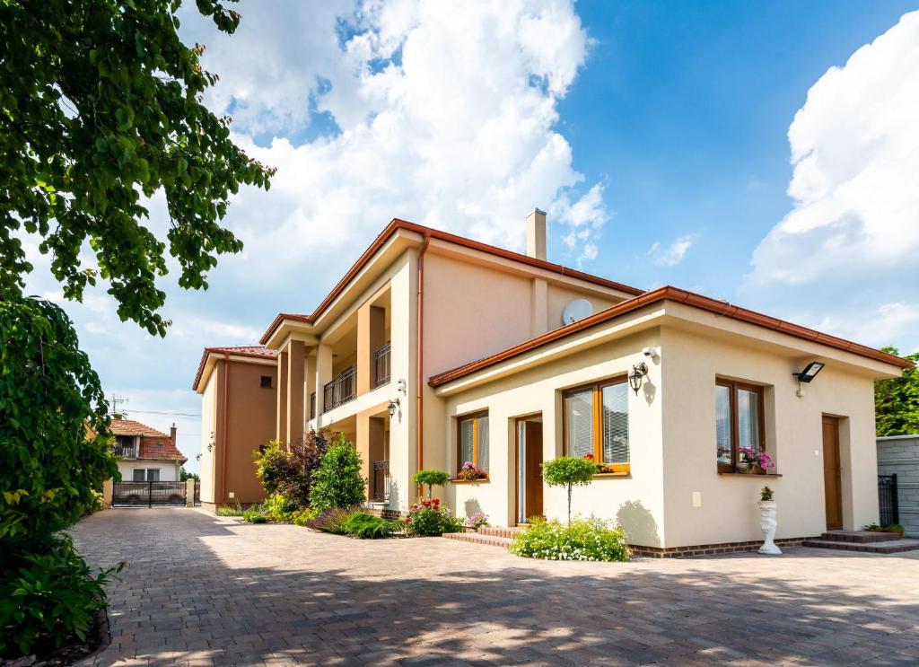 Villa Ephelia — Hotel in Dunajska Streda