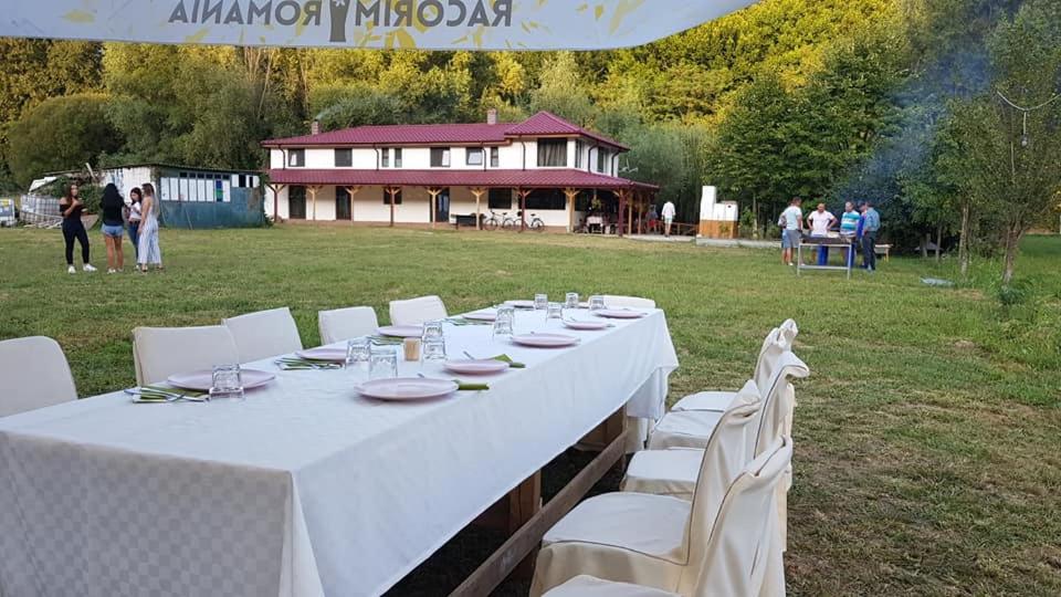 Pensiunea Turistica VALEA MIERII — Hotel in Luncavita