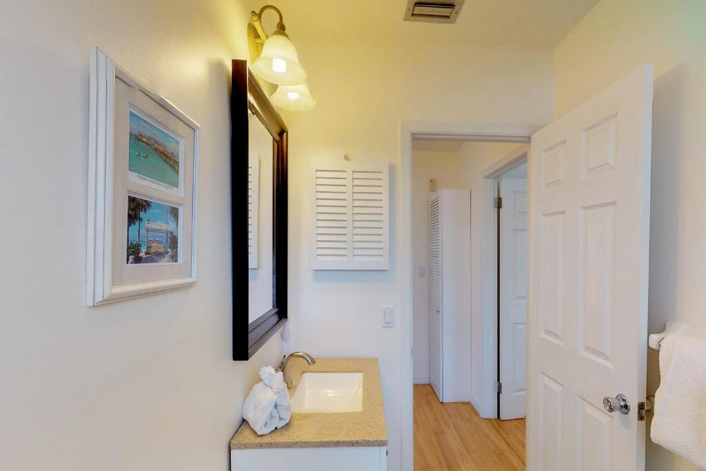 Blue Wave Villa East photo