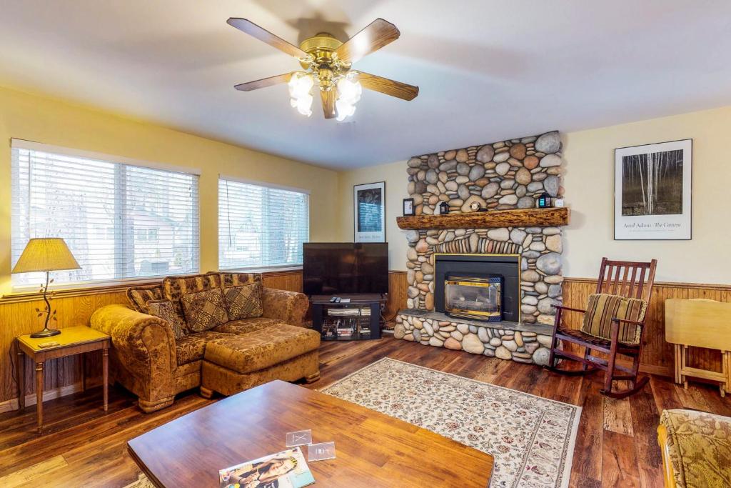 Trout Creek Retreat Main image 1