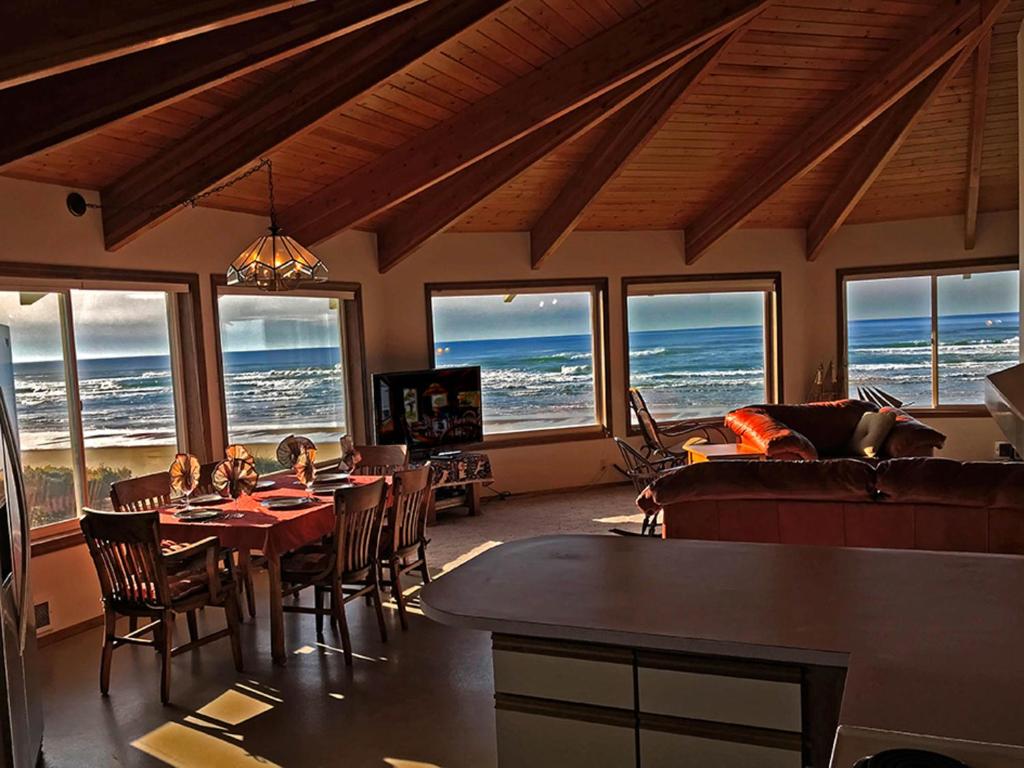 Las Brisas del Mar Home — Hotel in Wakonda Beach (OR)