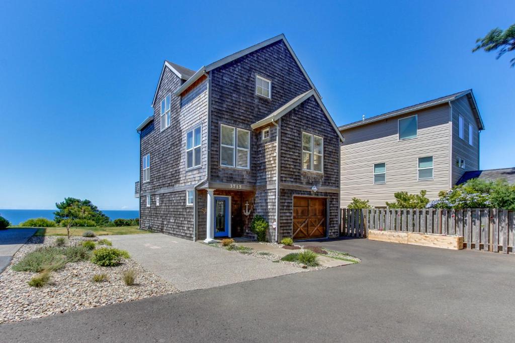 Wave Re-Views, Lincoln City